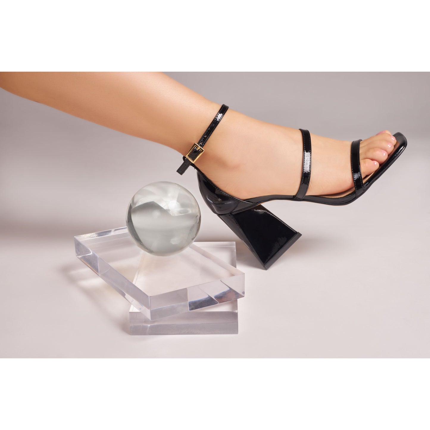 SANDALIA ROMINA CHAROL NEGRO 11704