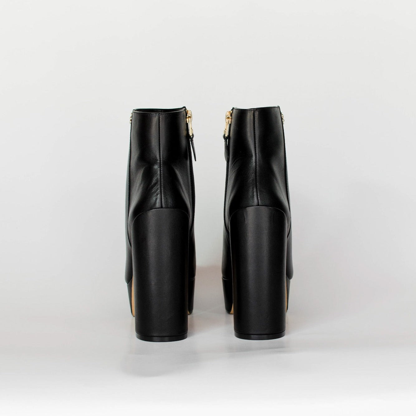 BOTIN NEGRO CON HERRAJE