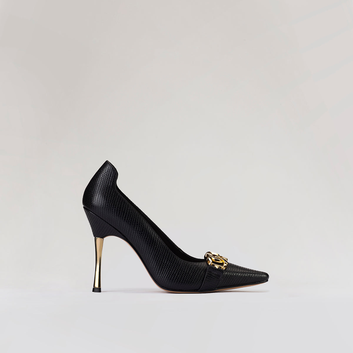 21401MARISOLNEGROESTUDIO1.jpg