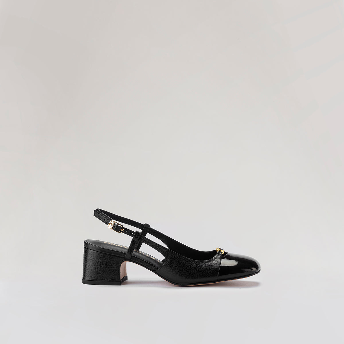 21600ADRIANAMALLORCANEGRO-S.CHAROLNEGROESTUDIO1.jpg