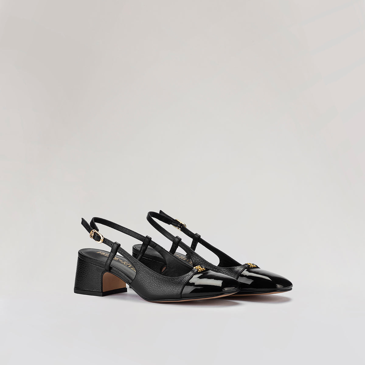 21600ADRIANAMALLORCANEGRO-S.CHAROLNEGROESTUDIO2.jpg