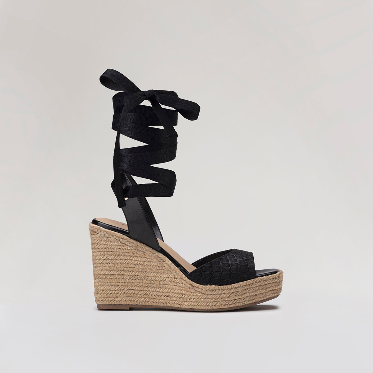 61002ELIZANEGROESTUDIO1.jpg