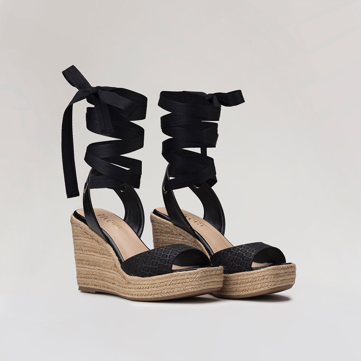 61002ELIZANEGROESTUDIO2.jpg
