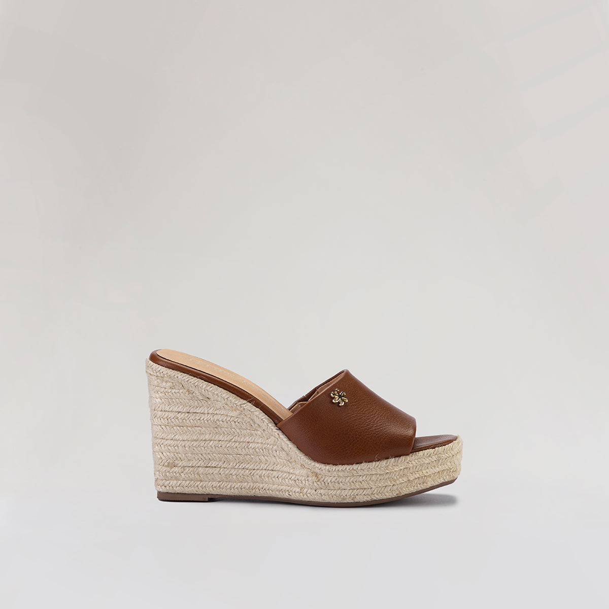 61007ELIZAS.FLOATERWHISKYESTUDIO1.jpg