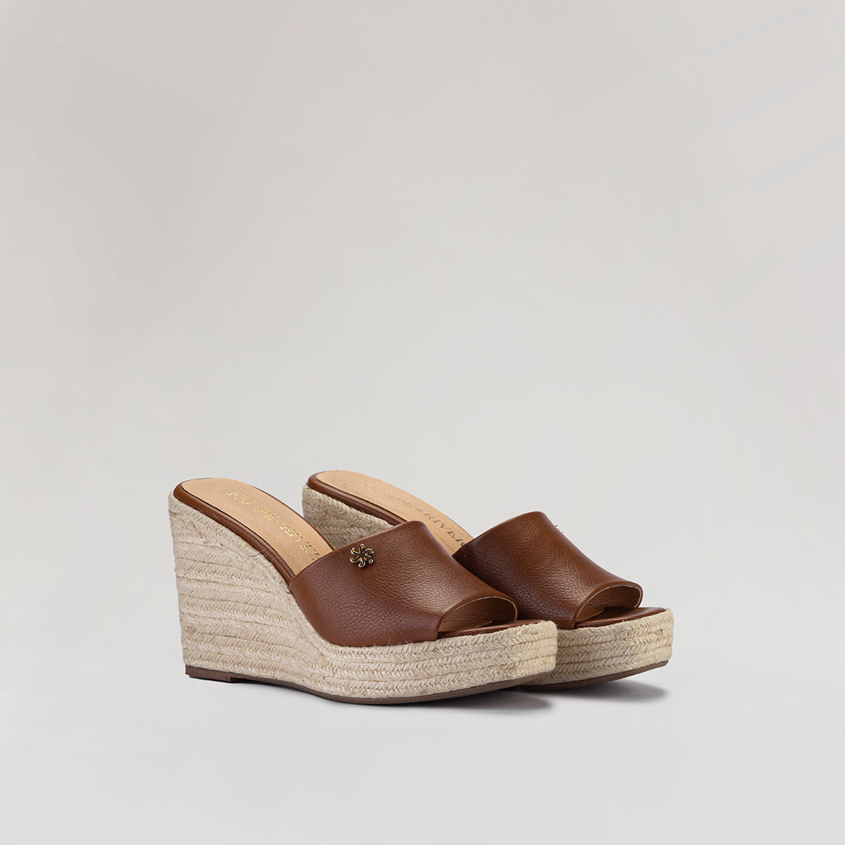 61007ELIZAS.FLOATERWHISKYESTUDIO2.jpg