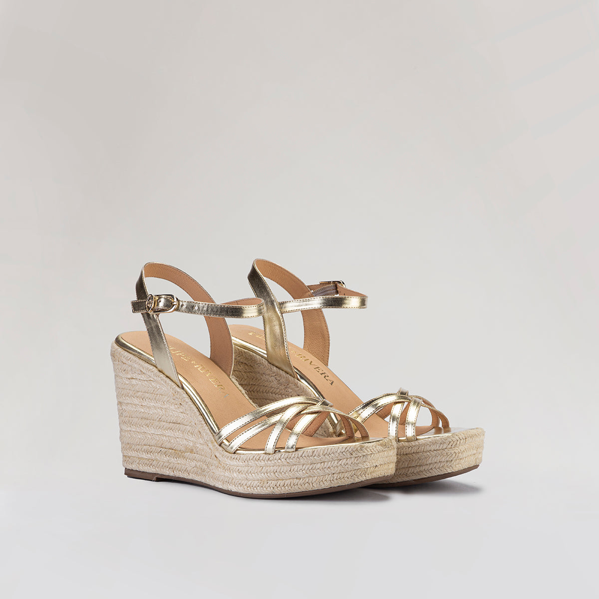 61009ELIZAS.PLATINOESTUDIO2.jpg