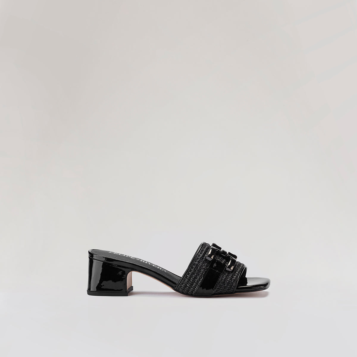 61301GISELARAFIANEGRO-S.CHAROLNEGROESTUDIO1.jpg