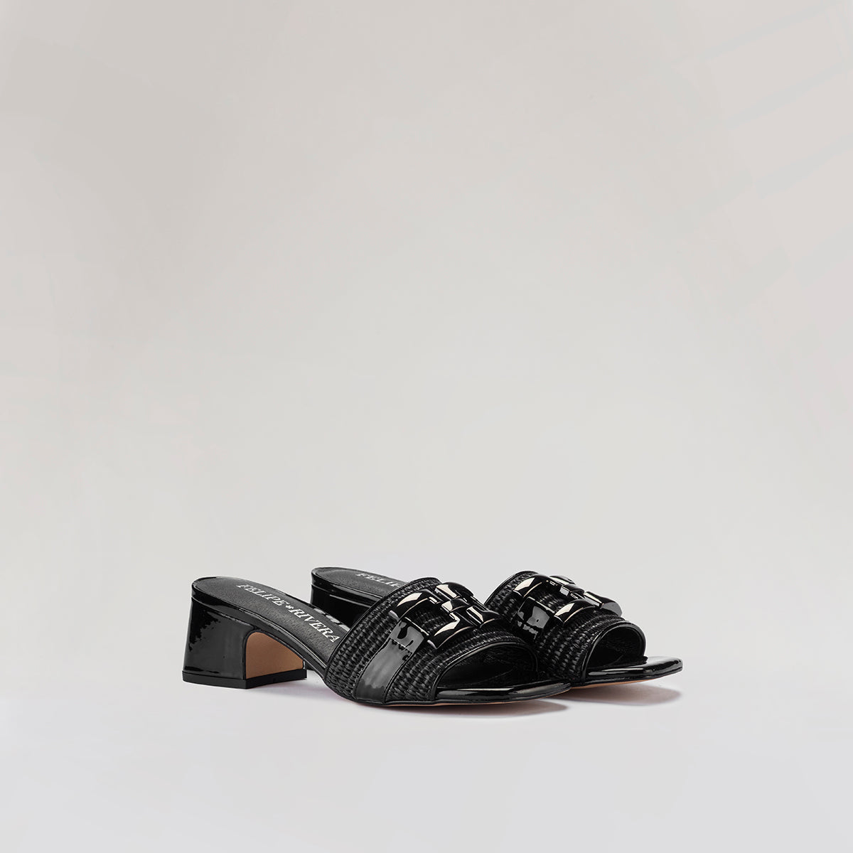 61301GISELARAFIANEGRO-S.CHAROLNEGROESTUDIO2.jpg
