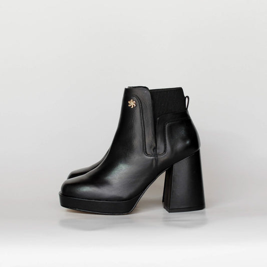 BOTIN PIEL NEGRA CON ELÁSTICO